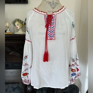Cute Options Embroidered Top, White size Small